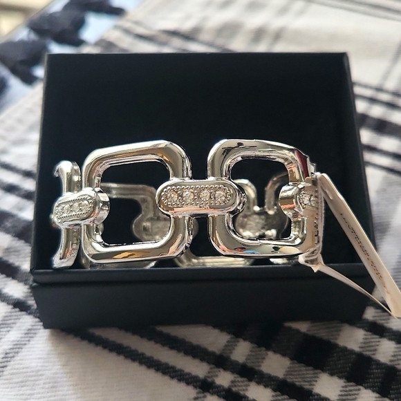 NWT Natasha Hinged Rhinestone Bangle Bracelet - Picture 1 of 5